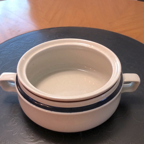 DONATED Vintage Contemporary Chateau Stoneware Hand Painted Casserole - Picture 2 of 3